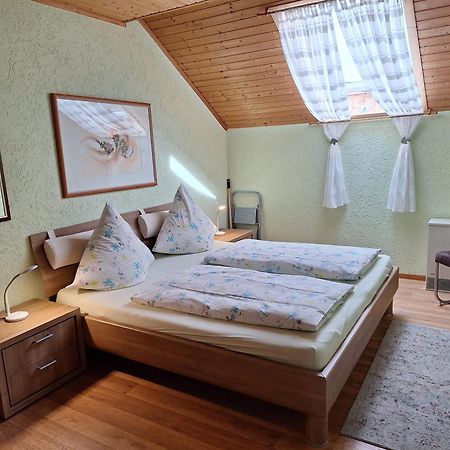 Ferienhaus "Anne" Und Weingut Willi Fett Hotel Ellenz-Poltersdorf Bagian luar foto