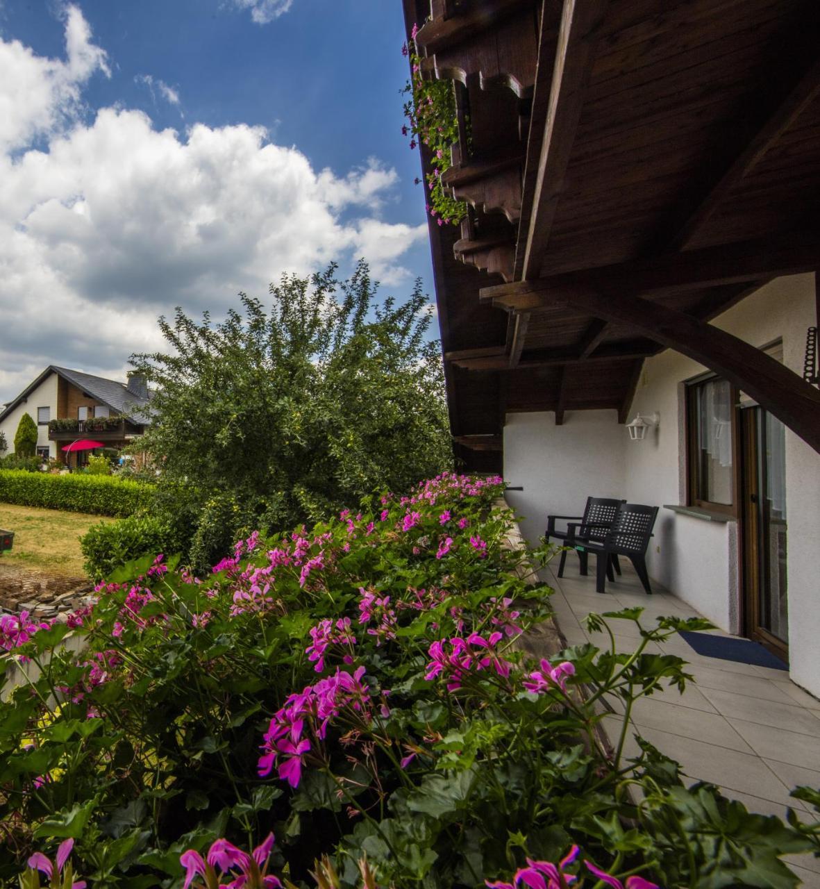 Ferienhaus "Anne" Und Weingut Willi Fett Hotel Ellenz-Poltersdorf Bagian luar foto